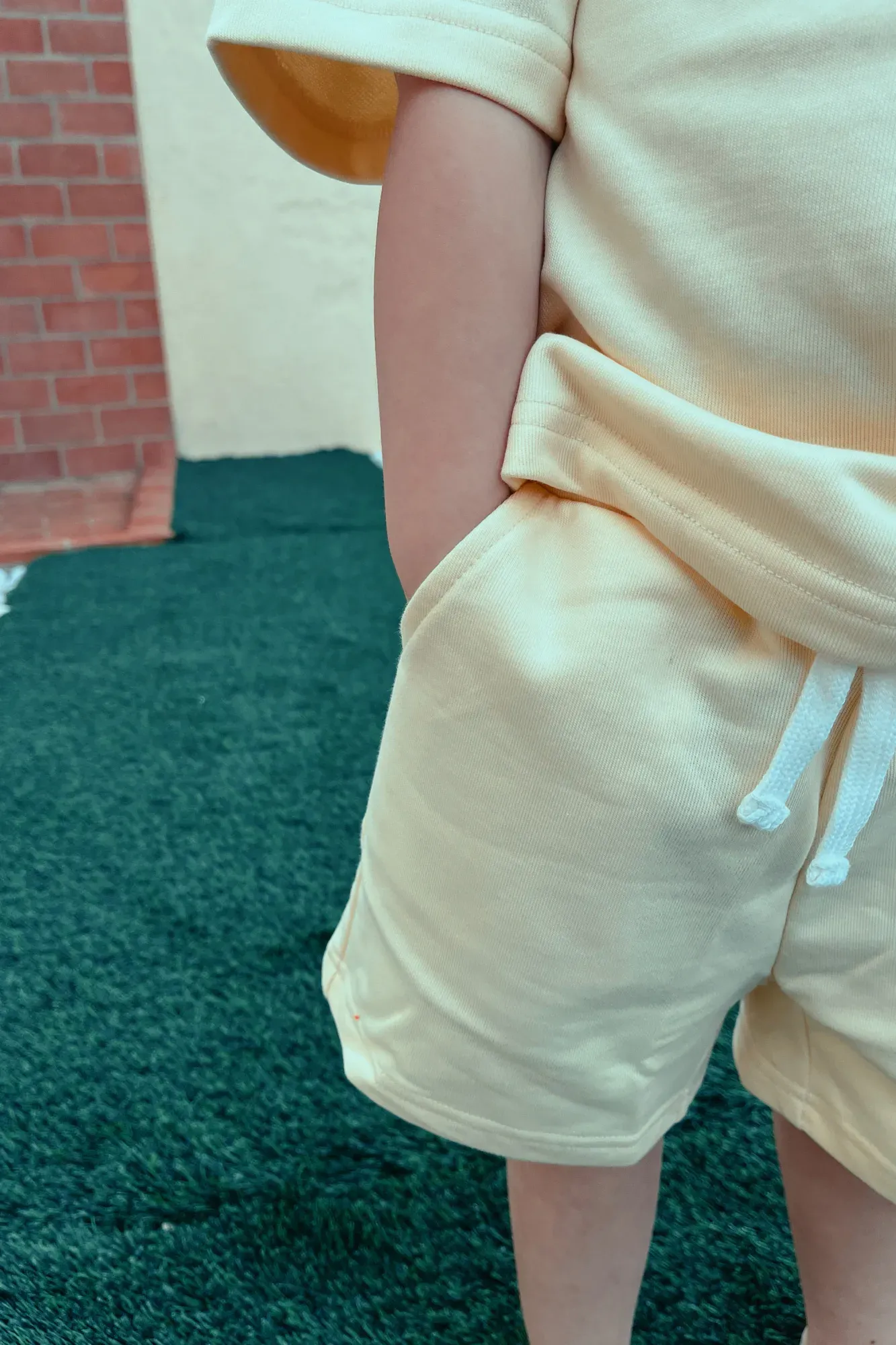 Pantalón Corto Liso Amarillo